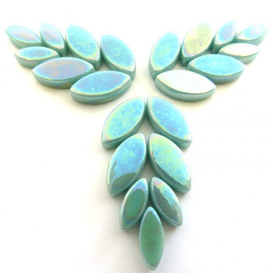 Glas bloemblaadjes - pale teal parelmoer