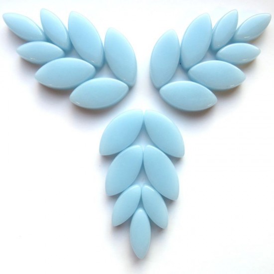 Glas bloemblaadjes - pale aqua