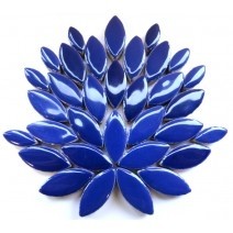 Keramiek bloemblaadjes - indigo; 50 gram