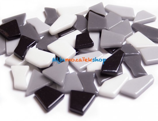 glas mozaiek puzzelsteentjes wit tot zwart mix
