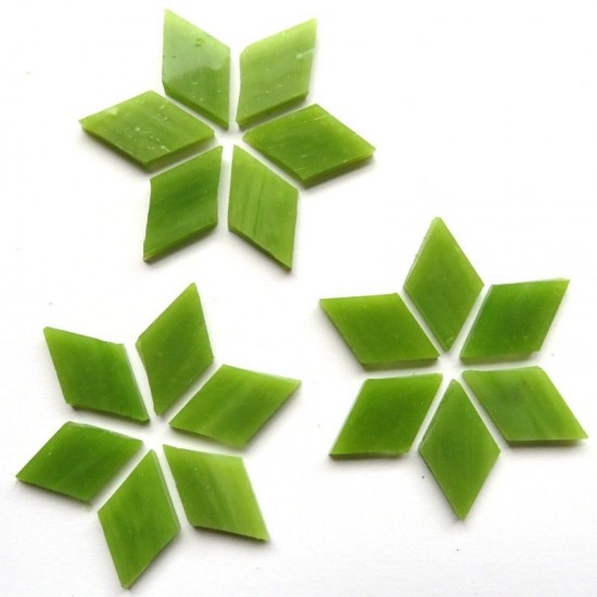 Handgesneden Tiffany glas ruitvorm (25 x 15 mm) - licht groen