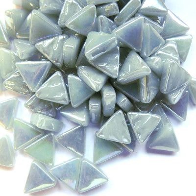 Triangles 10 mm   042p pearl grey parelmoer