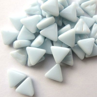 Triangles 10 mm   059 baby aqua blue